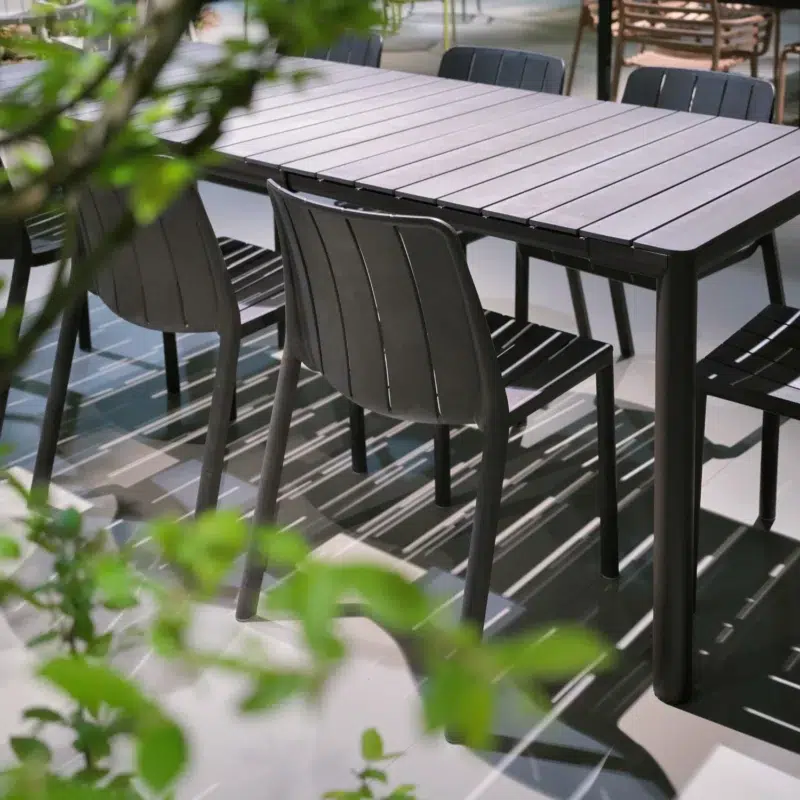 Nardi black extendable table