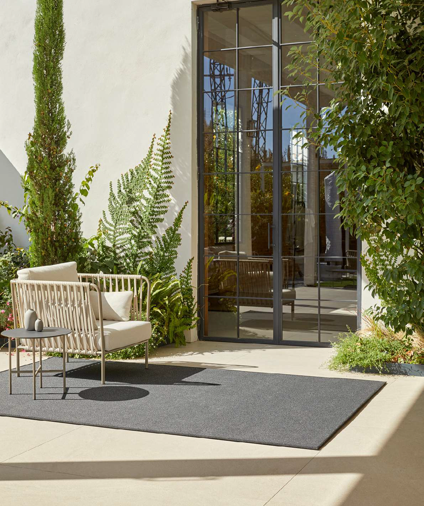 Terra serenguetti black and white