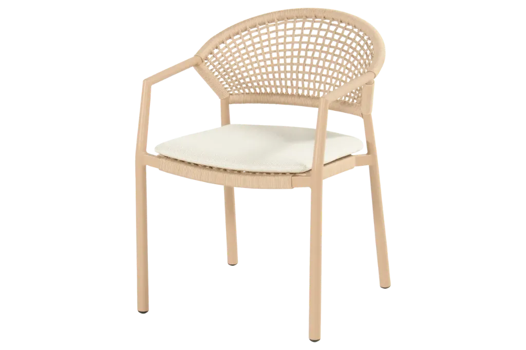 Taragona dining cappuccino